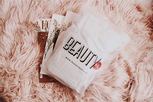 <div class="photoCaption">Blogged: MY FIRST-TIME @BEAUTYMNL SHOPPING EXPERIENCE + Unboxing my Mini Haul! 🦄💓 Finally tried it and sharing my thoughts on my blog www.itsmariahazel.com 🌸 Find out if its a Yay or a Nay! 🙌🏼 #GastosNaNaman #PampagandaEklavu #BeautyMNL #Clozette</div>