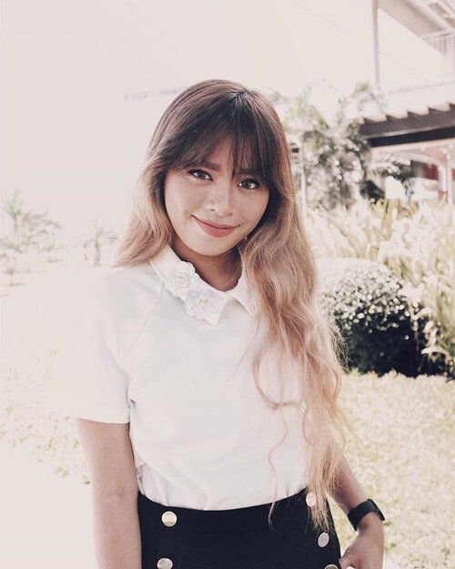 <div class="photoCaption">Trying to be cute like Choi Ae Ra. Lol! 😂 Currently watching Fight My Way. #kdramaislife // Outtake from my blogpost "3 Ways To Style a White Polo Shirt" on www.itsmariahazel.com 🌸 #clozette</div>