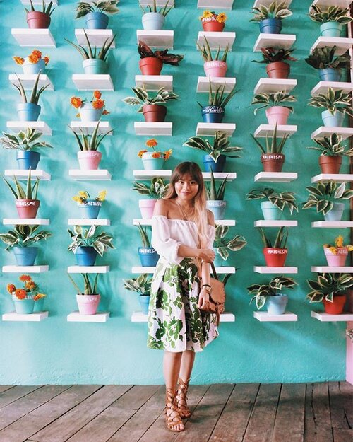 <div class="photoCaption">Summer-ish outfit at @kiehlsphilippines event. 🍀Recently, I started hoarding skin care products to improve my skin's condition - specifically to moisturize. Can't wait to try Kiehl's new Calendula & Aloe Soothing Hydration Masque. 🌼🌼🌼 It claims to refresh and revitalize skin in only 5 minutes! Awesome! 💖 #PeaceLoveCalendula #Clozette #Ootd</div>