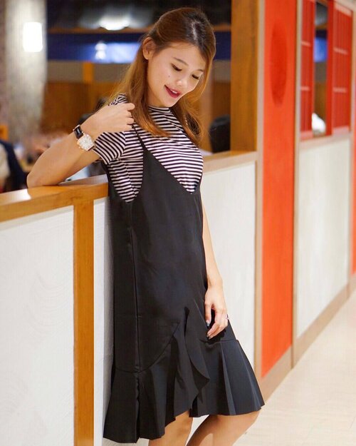 <div class="photoCaption">Don't have to work tomorrow 😍 👗 from @novsnowdrops. Always enjoy their preorder because the clothes always come earlier than expected 💕 #maybelineootd</div>