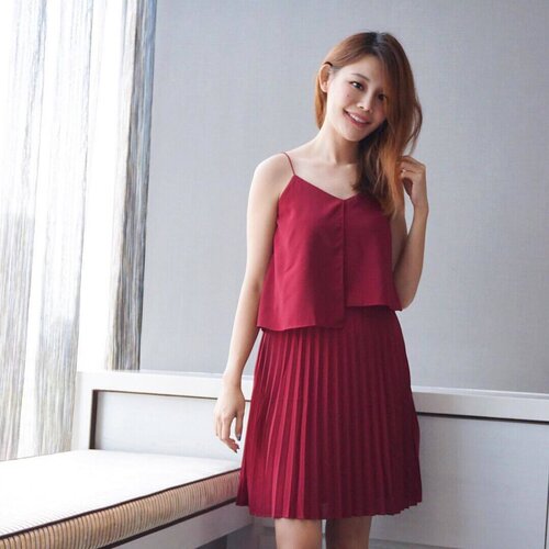 <div class="photoCaption">One of my current favourite dresses right now. 👗: @qlothe #maybelineootd</div>