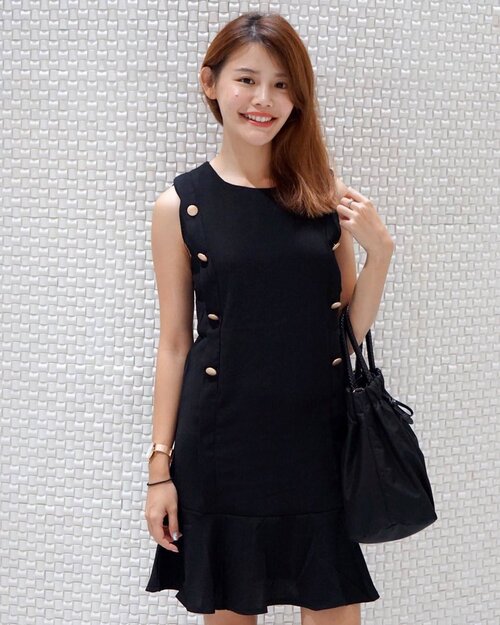 <div class="photoCaption">It is true that black goes very well with gold :) Pretty dress from @novsnowdrops. Although they do preorders, the clothes reached me super fast! 😍❤️ #maybelineootd</div>