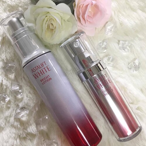 <div class="photoCaption">Just added two new items into my skincare region - White Essence Infilt and White Bright Lotion! The whitening essence contains "Nano AMA" and "Nano Oryzanol" which are both developed by Fujifilm to help boost the effect by 10 fold! The kiasu me even applied them onto my arms as well. LOL
Other than containing Whitening active ingredients, White Bright Lotion also contains 3 types of collagen (yay!) to boost skin firmness and elasticity. The best part is, refill is also available! I am not sure if it is coincidence or anything, but my dark sports has visibly become lighter :O Too good to be true!
You can also receive a 3 day trial sample white when you quote <MaybelinexAstalift> at Astalift Stores in Wisma Atria, JEM or BHG Jurong Point from now till 31 July to try it yourself. Do share your results with me too! #astaliftsg #astalift_withme</div>