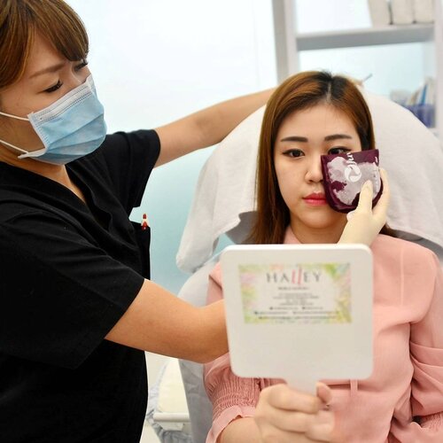 <div class="photoCaption">So..... I WENT AHEAD WITH THE FILLERS TREATMENT!😄 Dr. Tan advised me well on my concerns and i'm so pleased with the results of these facial enhancement!
If you have insecurities about your looks, or simply want to enhance certain features (to make yourself feel good, yea why not?) , do read up my latest blogpost on injecting fillers!
Link in Bio, in my LATEST BUZZ!
Now, i'm a happy girl cause i OBVIOUSLY look better & am more confident now😉🙂💕 Big hugs to @halleymedicalaesthetics for the arrangements!
#sgblogger #sgig #myfatpocket #halleymedicalaesthetics #sgaesthetics #facialenhancement #fillers #beautyblogger #clozette #lifestyle #asian #girl #sgreview #singapore #sg</div>