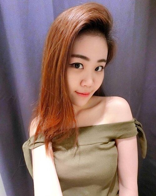 <div class="photoCaption">Finally back to the grind, filmed the entire noon away with the Vanitee Team & Rapellaz Spa!
Did the 8D Osmolite Skin Booster Facial which leaves my skin soft, clear & glowing!😊 To wrap up my offday, did i end up buying this top or not?🤔🙂.
.
.
.
.
#sgig #asian #girl #clozette #selfie #motd #lotd #exilimsg #casiosg #selfieiscasio</div>