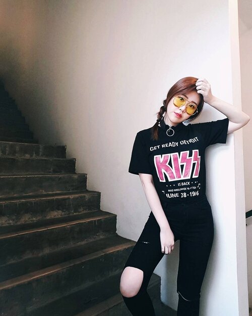 <div class="photoCaption">Kiss Band Tee from @onzecollective 🔥
#clozette #ootd #streetwear #afstreetstyle #sgig #sgblogger</div>