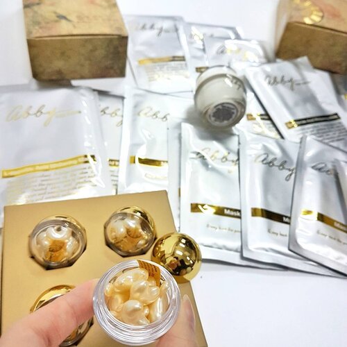 <div class="photoCaption">Keep it coming!!!
Either head over to the previous post or simply comment here! #GIVEAWAY〰〰〰〰〰〰〰
❤❤❤❤❤Since Rapellez gave me a bunch of goodness products to help maintain my skin after the treatment, i'm gonna share some with you girls!!!❤❤❤❤.
.
.
1. Like this photo
2. Follow @jeslynexsoh & @rapellez
3. Tag 2 friends
4. I'll choose 5 winners to each win 2 pieces of premium masks (worth $39.90 each)!!
.
.
.
GOOD LUCK LADIES!!
(Announcing results on 25th July)
Who doesn't love rose scented masks⚘🌹😋 #sgig #clozette #skincare #rapellez #sggiveaway #sgcontest #sgdeal #sgblogger #sg #asian #girl #mask</div>