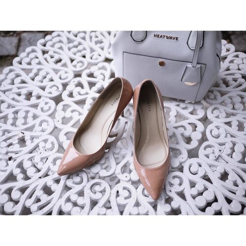 <div class="photoCaption">This nude v-cut heels from @heatwaveshoeshq is my absolute holy grail for work as it is not only comfortable and affordable, its quality workmanship allows for constant wear in the past year without any damage to the heels. Get your heels fix this GSS at www.heatwaveshoes.com and enjoy additional 10% discount with HWES10 until 30 Jun 2017.
.
.
.
.
.
#hwdailyjourney #hwjourneywomen #hwootd #clozette #streetstyle_singapore #stylexstyle #sginfluencer #livewithstyle #sgbeauty #ootdcampaign #styyli #vscofashion #sgigstyle #sgstyle# oo7d #ootdsingapore #lookbook #ootdmagazine #classyandfashionable #fashionblogger #travelblogger</div>