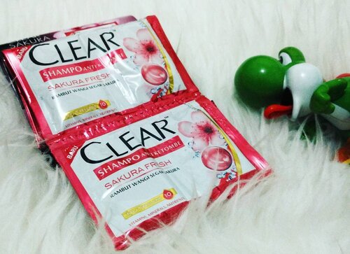 <div class="photoCaption">Thank you @hometesterclubid for sending me @clearIndonesia Sakura to try on. I like the fresh scent of Sakura flowers in my hair.
Bikin rambut enteng dan gak lepek, plus wanginya yang menyegarkan bikin pengen cium-cium rambut. Cuma sayangnya belum terasa efektif untuk mengurangi gatal di kulit kepalaku, might try another round to see how it works.
Kemasan sachet gini praktis bgt untuk dibawa #travelling atau berenang. Pas banget barangnya sampai sebelum berangkat ke luar kota, jadi bisa langsung dibawa deh.
#review #blogger #clozette #clozetter #clozetteID #beautyblogger #hometesterid #clearsakura #beauty #hair #shampoo</div>