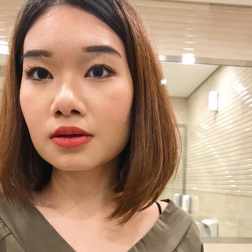 <div class="photoCaption">Motd☝🏻 @sum37_singapore Multi effect sun block👍🏻
@thefaceshop_sg intense cc cushion( 203) medium coverage 👍🏻
@rimmellondonsg Shake brows ( dark brown ) so easy to use!
@klaracosmetics_sg 01 pro palette on eyes
@laneigesg Jet curling mascara that keeps the curls on for long👍🏻
@kpalette_sg Long lasting liner ( black )
@spabyfacebistro Satishe highlight n contour
@mamondesingapore Creamy Tint Lip Balm Intense no.11 ( my favourite shade with a slightly tone down red for daily wear ) ❤️ #clozette</div>