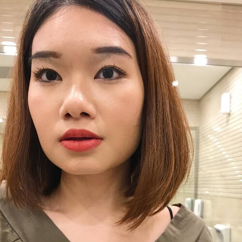 <div class="photoCaption">Motd☝🏻 @sum37_singapore Multi effect sun block👍🏻
@thefaceshop_sg intense cc cushion( 203) medium coverage 👍🏻
@rimmellondonsg Shake brows ( dark brown ) so easy to use!
@klaracosmetics_sg 01 pro palette on eyes
@laneigesg Jet curling mascara that keeps the curls on for long👍🏻
@kpalette_sg Long lasting liner ( black )
@spabyfacebistro Satishe highlight n contour
@mamondesingapore Creamy Tint Lip Balm Intense no.11 ( my favourite shade with a slightly tone down red for daily wear ) ❤️ #clozette</div>