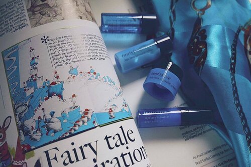 <div class="photoCaption">Im singing my bluuuueeessss 😅 trying out a new range of skincare from Innisfree - Jeju Lava Seawater - c/o samples because sample is life 😂 Texture's a bit heavier than the Green Tea range which I think is good for my ahjumma skin #clozette #jejulavaseawater #signsofaging</div>