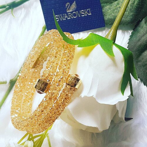 <div class="photoCaption">Another shot of my pretty accessory, shall bring it out today where I'm at under the bright sun. More later! 🌞
🌞
🌞
🌞
🌞
#swarovskicrystals #swarovski #jewelry #bangle #anniversary #lifestyle #lifesg #present #happiness #happylife #eatpraylove #livelifelove #sgig #igsg #photogram #instaphoto #instagift #instahappy #instadaily #blingbling #ingnlong #jewelrygram #bracelet #luxury #clozette</div>