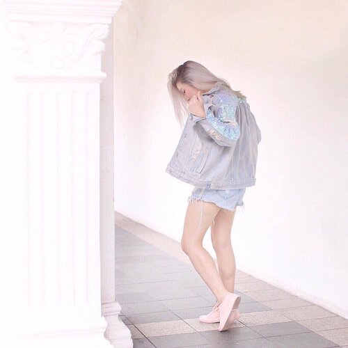 <div class="photoCaption">ddddouble denim
•
•
•
•
•
#fatalframes #illgrammers #agameoftones #heatercentral #way2ill #killeverygram #createcommune #vscophoto #moodygrams #visualambassadors #pursuepretty #cerealmag #postitfortheaesthetic #kinfolk #singaporeinsiders #sgig #igsg #instagramsg #welovecleo #clozette #singapore #vscogram #vscophile #vscodaily #mindtheminimal #minimalmovement #peoplescreatives #sgblogger #singaporeig #sginstagram</div>