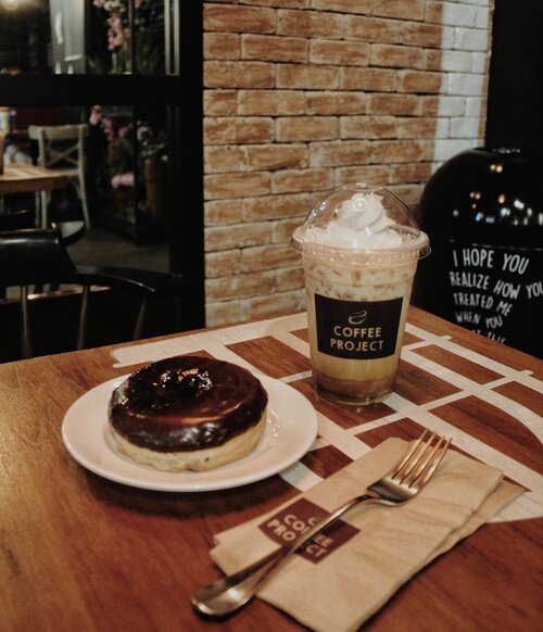 <div class="photoCaption">Sometimes you just need to enjoy your own company. Having a "me-date" with my fave choco donut and vanilla iced coffee👯(nahhh joke I'm with my brother haha) | #vsco #vscocam #vscoph #vscophile #vscoph #vscoportrait #vscopic #vscogallery #vscogang #vscogrid #vscogram #vscogirl #vscobest #detailshot #aesthetic #aesthetictumblr #tumblr #clozette #fashionph #fashion #fashionblogger #style #aldo #vintage #retro #clozette @clozetteco</div>