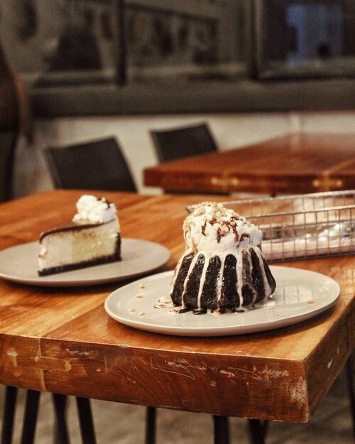 <div class="photoCaption">cake is for life not just for birthdays 🍰 |
#vsco #vscocam #vscoph #vscophile #vscoph #vscoportrait #vscopic #vscogallery #vscogang #vscogrid #vscogram #vscogirl #vscobest #detailshot #aesthetic #aesthetictumblr #tumblr #clozette #fashionph #fashion #fashionblogger #style #aldo #vintage #retro #clozette @clozetteco</div>