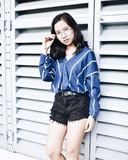 <div class="photoCaption">Not sure if I looked like a student or a not-too-conservative teacher with this getup and that specs. Lol. As usual, thank God it's Friday! Did you have fun this week, loves? Hope you all have a blast this weekend! 💙
--
Top: @twobrokegirlsclothing
Specs: @shopatblair
Makeup: @maybelline
--
📸: @clairebaldueza</div>