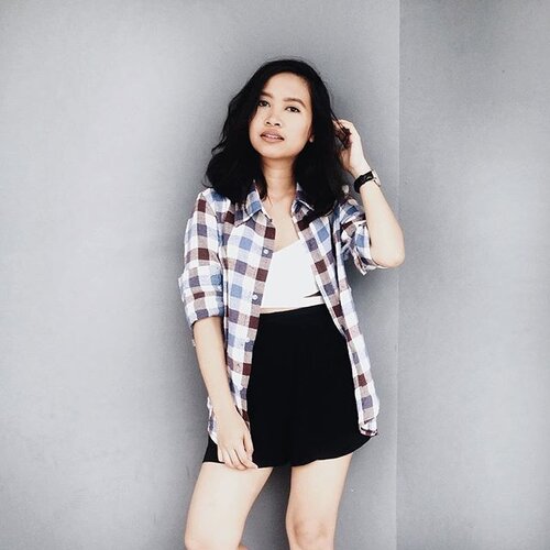<div class="photoCaption">Binge-watching AsNTM S5 and I just realized that I'd rather be a blogger than a model. At least, I have all the freedom to pose any way I want, right? 🤷🏻♀️😅 #clozette</div>