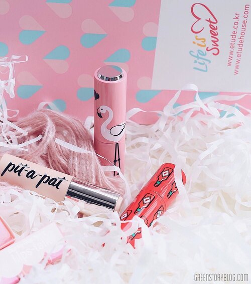 <div class="photoCaption">How freaking cute are these lipstick - look more like some sort of candy to me 🙈 They are #EtudeHouse Glass Tinting Lips-Talk.
.
Interesting fact: they comes separately with the lipstick tube and case. Will be available in 20 lipstick shade and 20 sweetheart cases that you can mix and match.
I'm totally sold!
.
PS: more catchy fact I'll share soon😜
.
.
.
#EtudeHouseMalaysia #etudecomestoMY #SweetnessisComing #Etudeopens1808 #LifeIsSweet #greenstory</div>