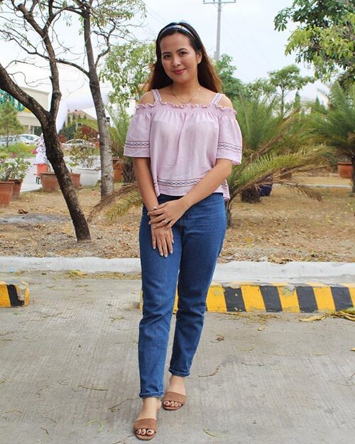 <div class="photoCaption">pa-demure-ootd
#ootd #clozette #pilipinasootd #pilipinasootdbasics #stylefeedph #offshoulder #fashion #fashionblogger #fashionbloggerph</div>