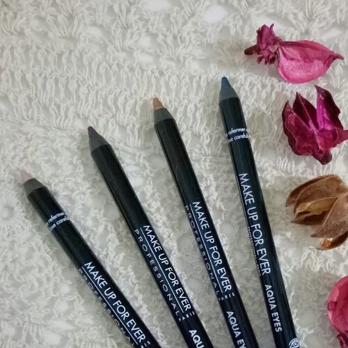 <div class="photoCaption">Playing with colours today
.
.
#makeupforever #mufe #eyeliner #clozette #cycircleoflife #bblogger #makeup</div>