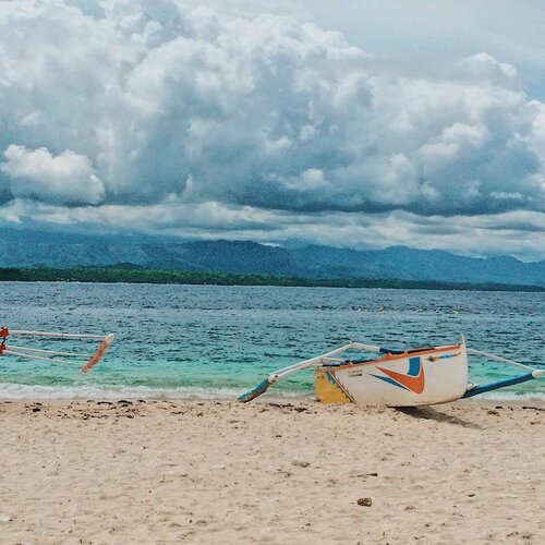 <div class="photoCaption">What's good about an empty beach? It enables you to truly embrace solitude and serenity. 🏝</div>