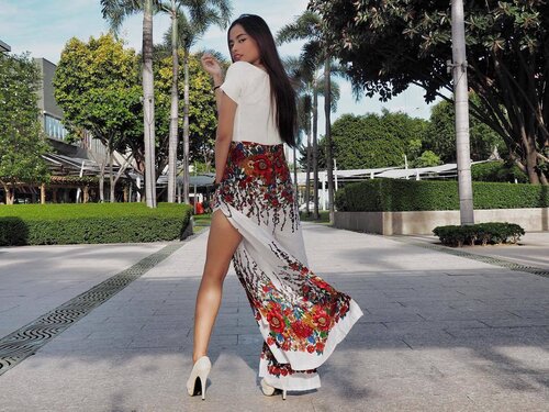 <div class="photoCaption">The perfect way to turn your head to your crush 😂 (Awra muna havang nasa likod ko si crush)
This pose won't turn out great without this basic top & wide leg pants combo from @shopsnatched!! 💗 📸: @katesofancy</div>