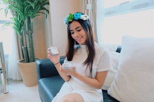 <div class="photoCaption">Before I sleep tonight, I'm stepping up my skincare game with the new L'Oreal Paris' Pure Clay Masks! 💁🏼 ClayYourWay too and avail them at @lazadaph for only Php 399! 🙌🏻 @lorealskin</div>