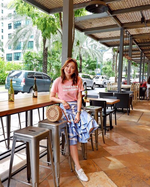 <div class="photoCaption">Happy weekend! 🤗💕(tap for details and double tap if wanna have fun this weekend) http://liketk.it/2rZLk #liketkit @liketoknow.it Shop your screenshot of this pic with the LIKEtoKNOW.it app #LTKunder50 #clozette</div>