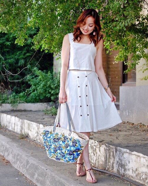 <div class="photoCaption">Feeling girly in this @pinkaholicclothing white coordinates and @marialenpaintings bag. #sheilovesootd #imapinkaholic #clozette #marialenhandpaintedbag</div>