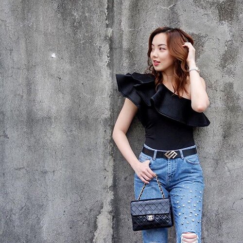 <div class="photoCaption">Did you dress up or dress down today? Story on my blog (click link in my bio) http://liketk.it/2s7Fp #liketkit @liketoknow.it #clozette #sheilovesootd #sheinfashion</div>