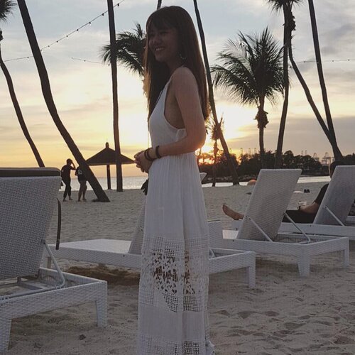 <div class="photoCaption">Sun, Sand, Sea and Stephanie ✌🏻️😎
-
-
-
-
-
-
#clozette
#twrootd
#twrlotd
Photo credits: @guavaeva 💋❤️</div>