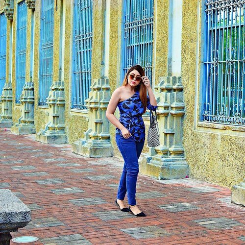 <div class="photoCaption">It's a sweet, short ride through a beautiful place 💙
#clozette #stylebyMgrazielle</div>