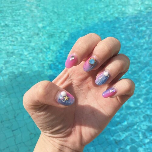 <div class="photoCaption">Prolly should hit the pool again this weekend, these mermaid nails still mesmerize me.
Classic mani and pedi for $48 only at @thenailworks.nailboutique, Jcube! Quote my name for 10% off nail art 💅🏻 #thenailworksnailboutique #sp #sgmanicure #sgpedicure #sgnails #nailart #clozette</div>