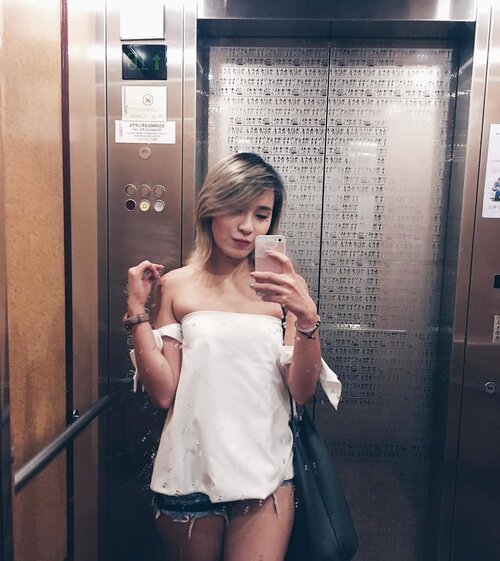 <div class="photoCaption">Lift ootd from the weekend, it rocked so much my shorts disappeared.
#ootd #clozette #wiwt</div>