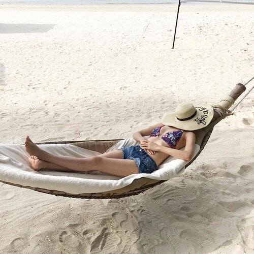 <div class="photoCaption">Wake me up when summer is over! Life's too good here.
XO
.
.
#summer #summervacation #divainmetravel #travelblogger #blogger #clozette #clozettetravel #shorts #bikinis #lifeisabeach #iamblessed #holiday #firstdayofsummer #beachlife #naptime #victoriasecrets #hammock #restandrelax</div>