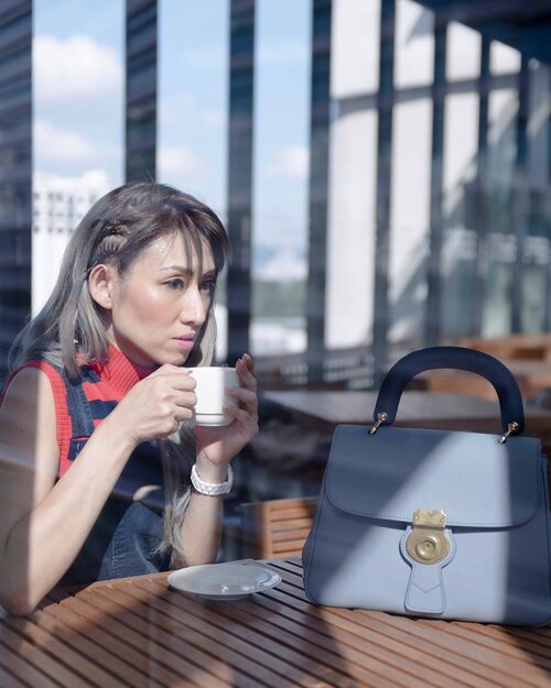 <div class="photoCaption">Coffee with the morning sun on my chic Slate Blue DK88 Bag. How's your morning so far?
...
Read more about my life With Burberry #TheDk88bag on my blog now (link in bio @stilettoesdiva)
.
.
#DivaLovesBurberry #ootd #outfit #burberry #dk88bag #outfit #accessories #handbag #fashion #fashionpost #fashionista #fashionblogger #blogger #coffeerun #style #itsmylife #blue #instafashion #clozette #kualalumpur #goodmorning</div>