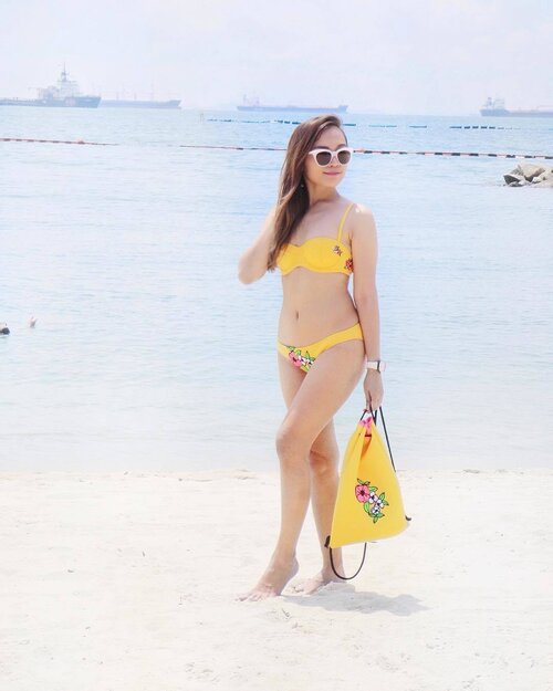 <div class="photoCaption">It was really a great opportunity to wear @triangl_girls_official on my 29th it truly made my SG tour an awesome adventure of my life!
Thank you so much @triangl for sending me this very fabulous suit! #clozette #triangl #trianglswimwear #trianglgirls #fabmavtravels #sentosa #palawanbeachsentosa</div>