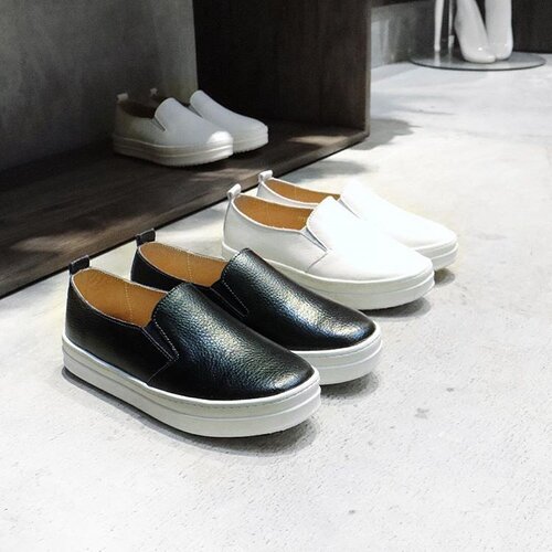 <div class="photoCaption">Pair of comfy and trendy shoes from @unarosafashion is I guess a very great deal this Christmas 👟 🎄🛍🎁🎅 #clozette</div>