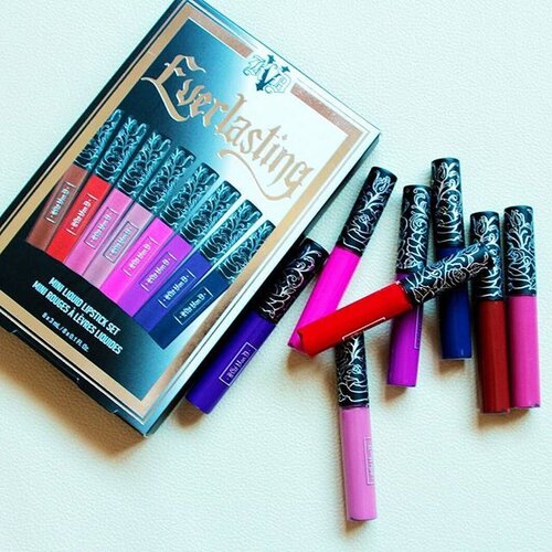 <div class="photoCaption">New post is up! Swatches + thoughts on the @thekatvond Everlasting Mini Liquid Lipstick Set are on 👉shashstash.blogspot.com👈 💋💋💋
#clozette #beauty</div>