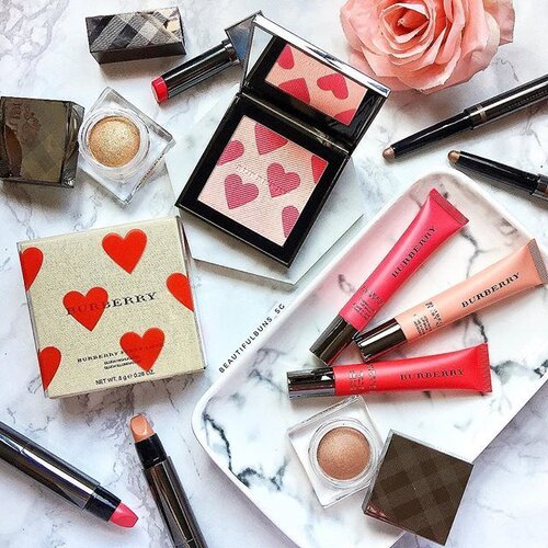 <div class="photoCaption">Here are some pretty pinks to help you shake off whatever remains of the Mournday blues~ the new Fresh Love Blush Palette from @burberry is now available at @sephorasg for $94 if you're keen 🤗
-
-
-
#burberrybeauty #freshlove #heart #blush #blusher #pink #lips #cheeks #prettyinpink #luxurybeauty #clozette #flatlay #beautyblog #beautyblogger #rose #버버리 #sephorasg #❤️</div>