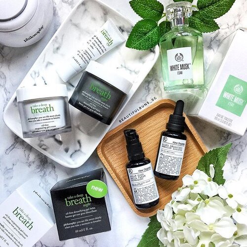 <div class="photoCaption">Green is the theme of the day (well, almost) - @lovephilosophy has launched a new Night Oil-Free Detoxifying Gel-Balm, while @thebodyshopsg makes it smell like (green) roses with its White Musk scent. And psst, if you've got sensitive skin or are just looking for an organic skincare brand, try homegrown brand @keworganics for its skincare as well as world's first organic facial peel that's gentle enough even for the eye area. 🤗🍃
-
-
-
#philosophysg #philosophyskincare #keworganics #organicskincare #thebodyshopsg #whitemusk #scentsy #edt #perfume #clozette #skincare #skincareblogger #beautyblog #gogreen #lovephilosophy</div>