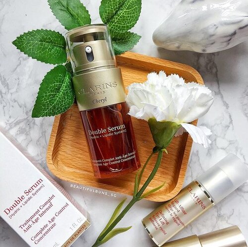 <div class="photoCaption">New in from Clarins: New and improved Double Serum - it now comes with a pump that allows you to choose your dosage (normal, less), a double-barrelled storage system (barrel in barrel), and 20+1 ingredients including turmeric, white ginger, kiwi and more! This improves skin radiance, hydration, shrinks visibly enlarged pores, lessens wrinkles and a host of other skin benefits~ 🤗
-
-
-
#clarins #clarinssg #doubleserum #clozette #newin #클라란스 #serum #skincare #skincarejunkie #skincareblogger #skincareroutine #antiwrinkle #radiantskin #instaskincare #igskincare #slave2beauty #slave2beautyy #skincareproduct</div>