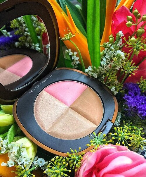 <div class="photoCaption">Time to rise and shine~ here's something pretty to wake up to 💁🏻 New from @elizabethardensg is this Forever Bronze Bronzing Powder ($59, brush included) that holds a highlighter, blush, contour and bronzer to use separately or together for a healthy radiant sun-kissed glow. Available in June 2017 (just a couple more days to go!) ☀️😎
-
-
-
#elizabetharden #elizabethardensg #tropicalescape #bronzer #highlight #blush #compact #beauty #beautyblog #beautyblogger #clozette #beautyaddict #bblogger #instabeauty #makeup #makeupjunkie #makeupaddict #makeupstash #beautyjunkie #trendmood #makeuphoarder #igbeauty #sgigbeauty #tropicalflowers #birdofparadise</div>
