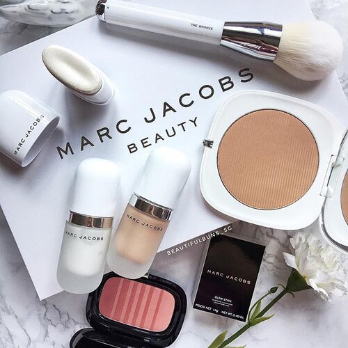<div class="photoCaption">Still gagging over the gorgeousness of @marcbeauty 's summer Coconut Glow range which includes the Dew Drops Coconut Gel Highlighter, O!Mega Bronze Coconut Perfect Tan as well as that large fluffeh soft brush 😍 Go get them at @sephorasg soon! -
-
-
#marcjacobsbeauty #marcbeauty #coconutglow #highlighter #highlighting #highlightandcontour #contour #makeupbrushes #makeupstash #makeuphoarder #slave2makeup #slave2beauty #slave2beautyy #dewdrops #clozette #마크제이콥스 #luxurybeauty #beautyblog #instabeauty #igbeauty</div>