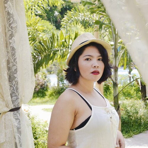 <div class="photoCaption">Just because she is beautiful doesn't mean you aren't. Confidence is the key, perfect body is so mainstream. #qingsstyledotcom #clozette #pampangabasedfashionblogger #pampangabloggers</div>