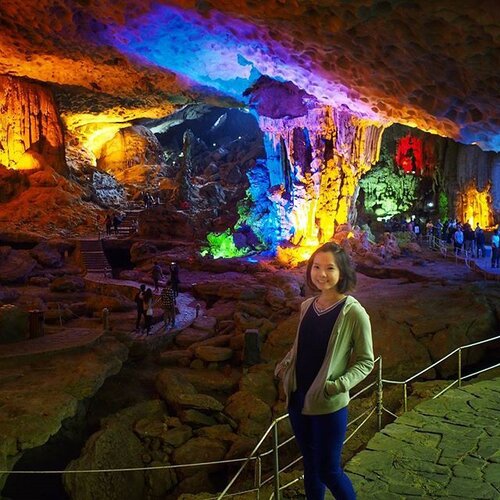 <div class="photoCaption">Abracadabra! No, this ain't no magic. But right inside Sung Sot Cave on Bo Hon Island, #Halongbay is where you can witness the finest and prettiest grotto. Witness the stalactites from the ceilong and the various rock formations! Any recommendations on other caves in the world just as amazing? ....#visitvietnam #clozette</div>