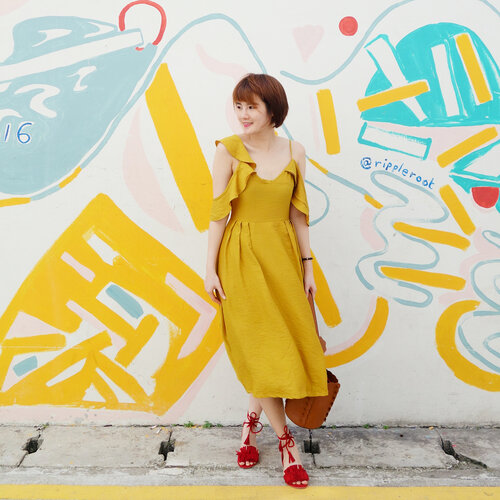 <div class="photoCaption">Mellow Yellow Dress from @theeditorsmarket! Ready for Summer💛#saturday #weekend #loveyellow</div>
