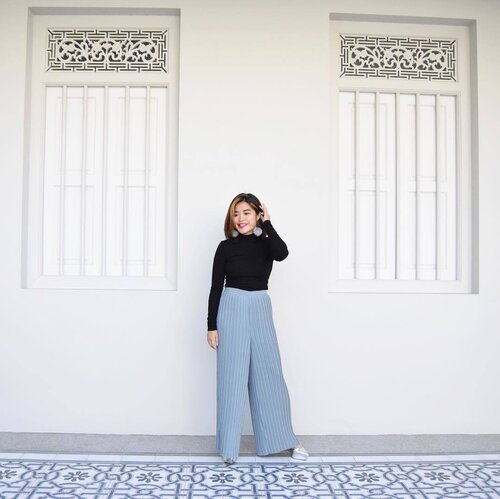<div class="photoCaption">Of pleats and flares ❄️ Land of Pho for the rest of the week ❤️ #workworkbalance #clozette #lovebonito #lbootd</div>