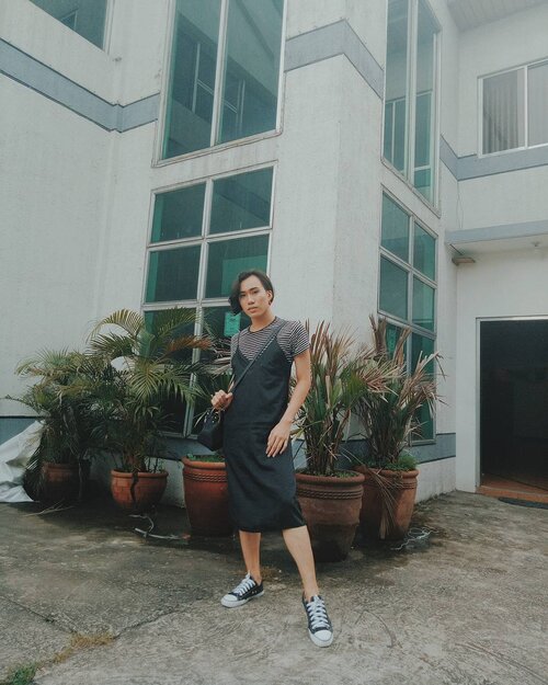 <div class="photoCaption">Today's look @lycapaulino 's debut 🐼🌸〰Officially a member of the blogger band family. To all bloggers, instagrammers and aspiring ones out there, pass on the good word: @bloggers.band community wants you in the train. #bloggerbandfam #clozette #clozetteco #mlngears</div>